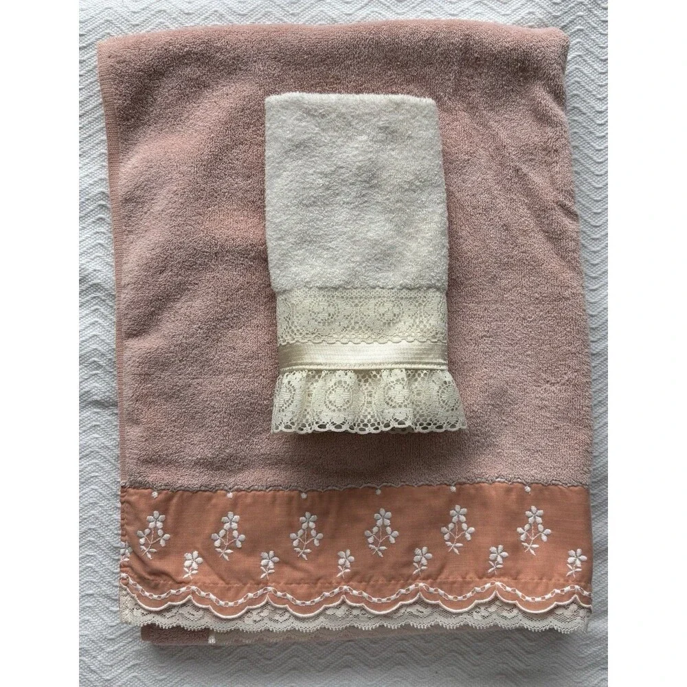 VTG Decorative Cottagecore Bath Towels Mismatch Pair Peach Cream Ruffle Fluffy